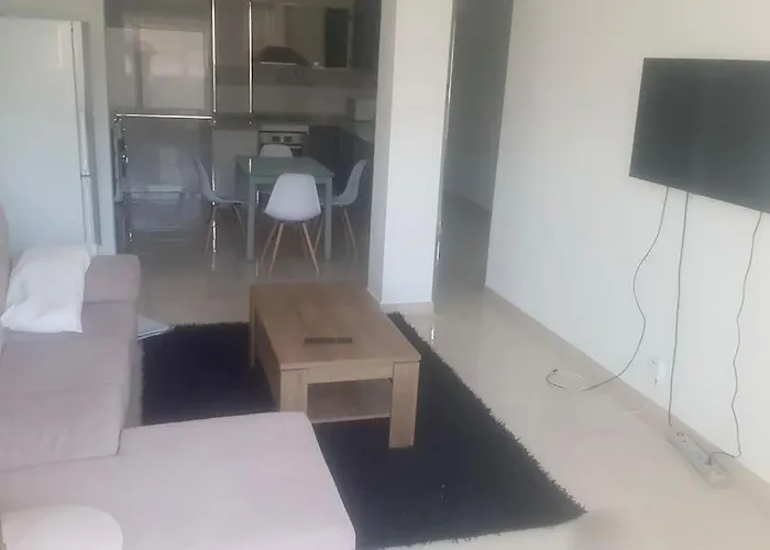 Three Private Bedrooms With Private Bathroom In Spacious Apartment In Alicante, Shared Kitchen And Living Room, The Host Lives In The Apartment