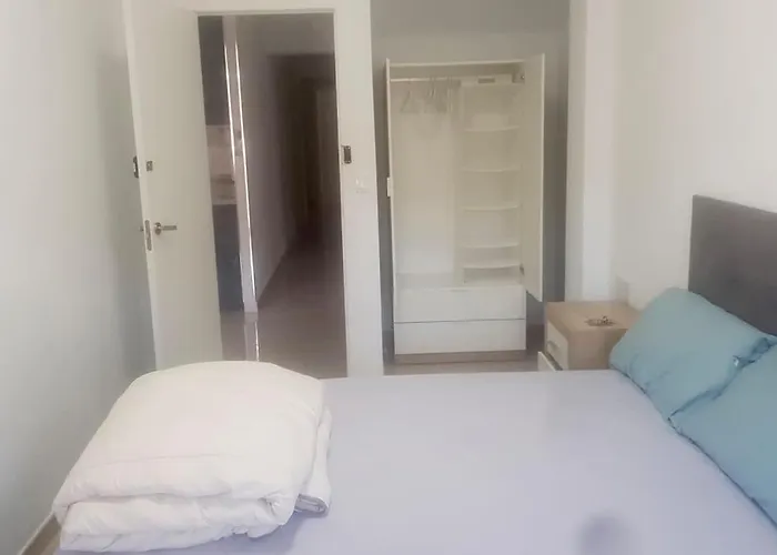 Three Private Bedrooms With Private Bathroom In Spacious Apartment In Alicante, Shared Kitchen And Living Room, The Host Lives In The Apartment