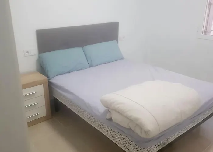 Three Private Bedrooms With Private Bathroom In Spacious Apartment In Alicante, Shared Kitchen And Living Room, The Host Lives In The Apartment