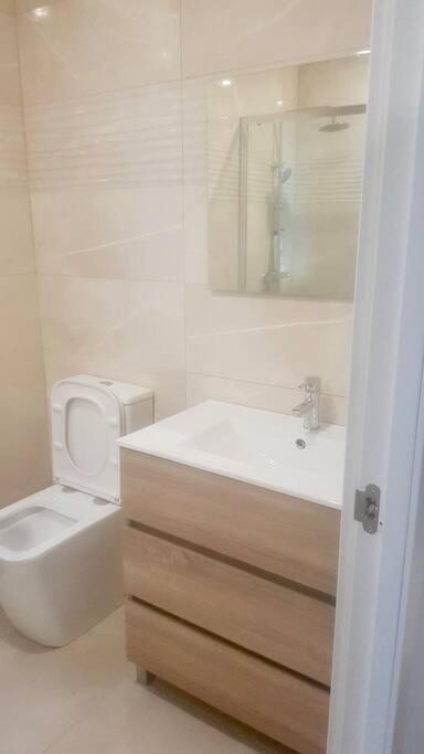 Three Private Bedrooms With Private Bathroom In Spacious In Alicante, Shared Kitchen And Living Room, The Host Lives In The Apartment *