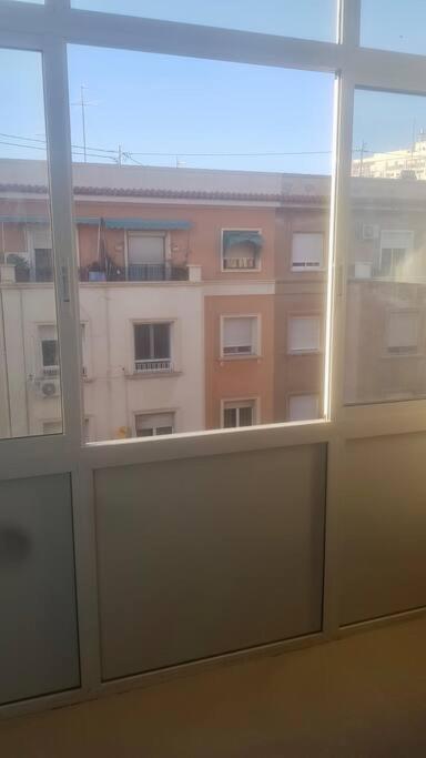 Three Private Bedrooms With Private Bathroom In Spacious In Alicante,shared Kitchen And Living Room,host Lives In The Es Tres Privadas Con Bano Privado,cocina Y Sala De Estar Compartidas,el Anfitrion Vive En El Aparta * Alicante